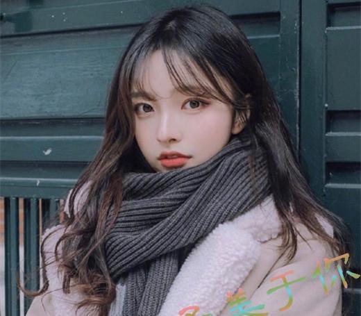 秋冬流行长发微卷发型图片,长发微卷温暖治愈又显气质