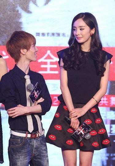 郭敬明“最想删掉”的8张照片, 女星们看他的眼神“太伤人”!