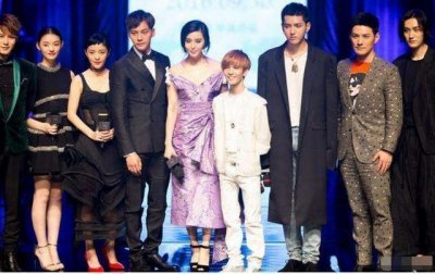 ​郭敬明“最想删掉”的8张照片, 女星们看他的眼神“太伤人”!