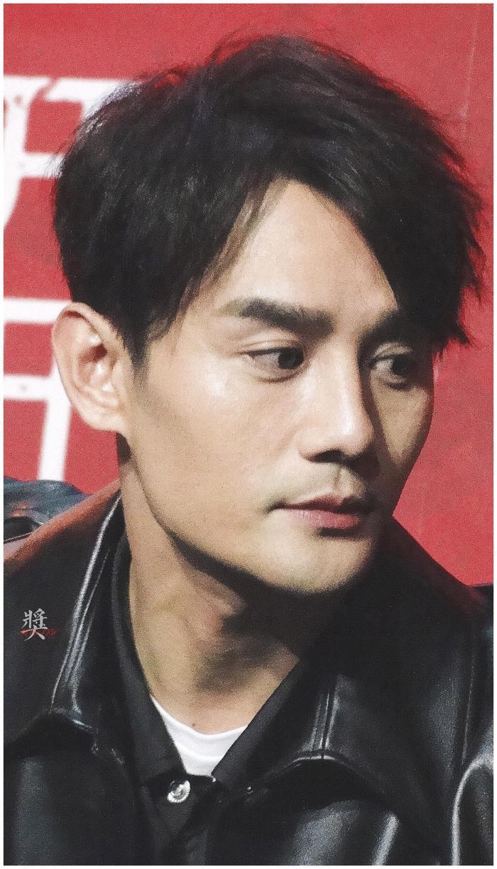 还记得那些年蒋欣和王凯之间秀过的“恩爱”吗？他说他爱她