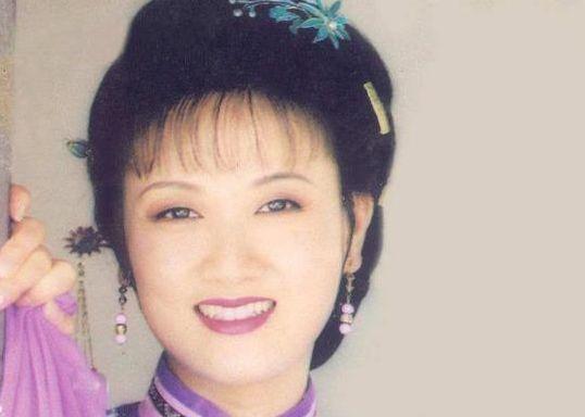 张国立被爆出轨, 邓婕掌掴第三者袁立， 网友: 老实人都是装