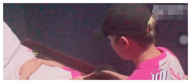 《创造101》Sunnee还是马杀鸡大师 粉丝：Yamy眼睛终于睁开了