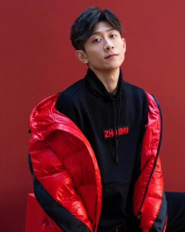 论张一山发型的各种样式,这次的发型更受粉丝喜爱