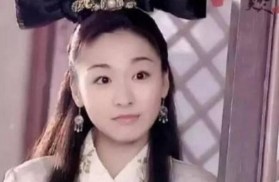 ​《风云》中“幽若”的扮演者江祖平40岁近照，大方自然赏心悦目！