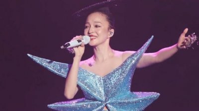 ​张韶涵亲爱的那不是爱情全场合唱 歌词深入浅出……