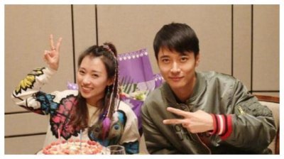 ​张丹峰继毕滢事件后再上热搜，携洪欣女儿美国度假，全程有说有笑