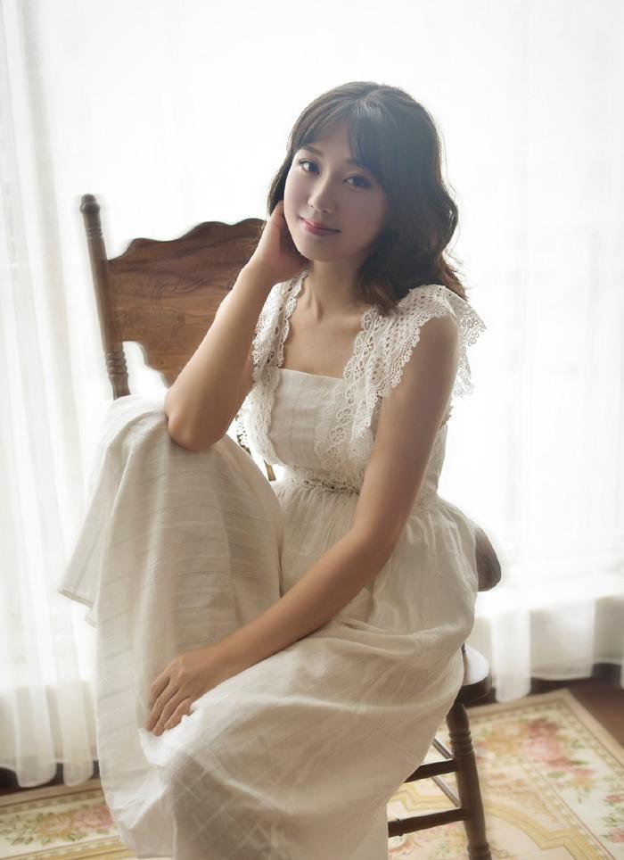 《乡村爱情》中扮演刘英的演员一点都不土，而且漂亮有气质