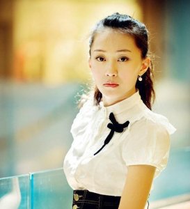 ​《乡村爱情》中扮演刘英的演员一点都不土，而且漂亮有气质