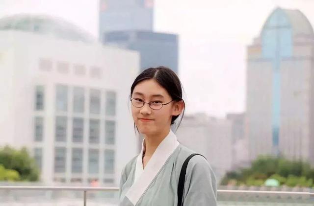 武亦姝,613分,清华!《中国诗词大会》夺冠的00后女孩