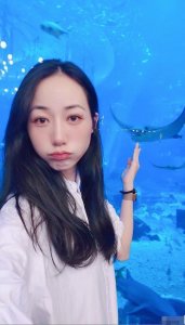 ​韩雪穿泳裤入镜，一双大长腿超吸睛，网友搞笑P图：穿好你的裤子