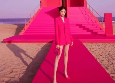 ​盘点女明星美腿：关晓彤线条感优越，张天爱堪称行走的“腿精”