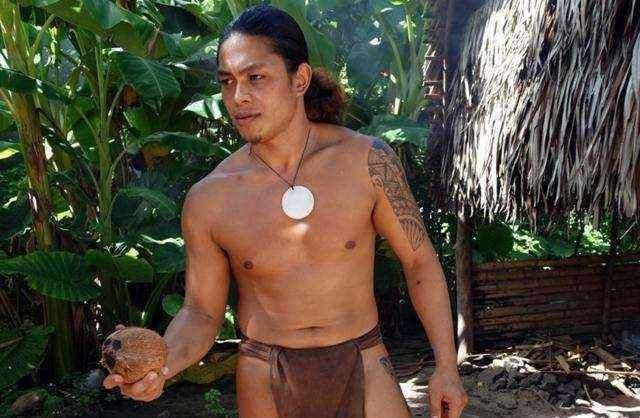 原始部落女野人“开放”习俗,女孩能一妻多夫,丈夫没有固定妻子