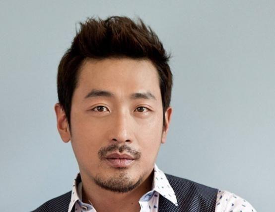 河正宇父亲也是演员,不过压力却很大,曾自曝压力来源于孩子