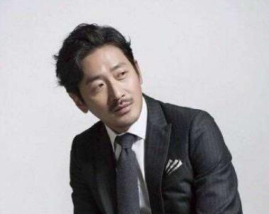 河正宇父亲也是演员,不过压力却很大,曾自曝压力来源于孩子