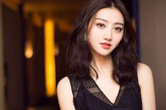 景甜微博晒出浴照，却被发现早已与张继科同居