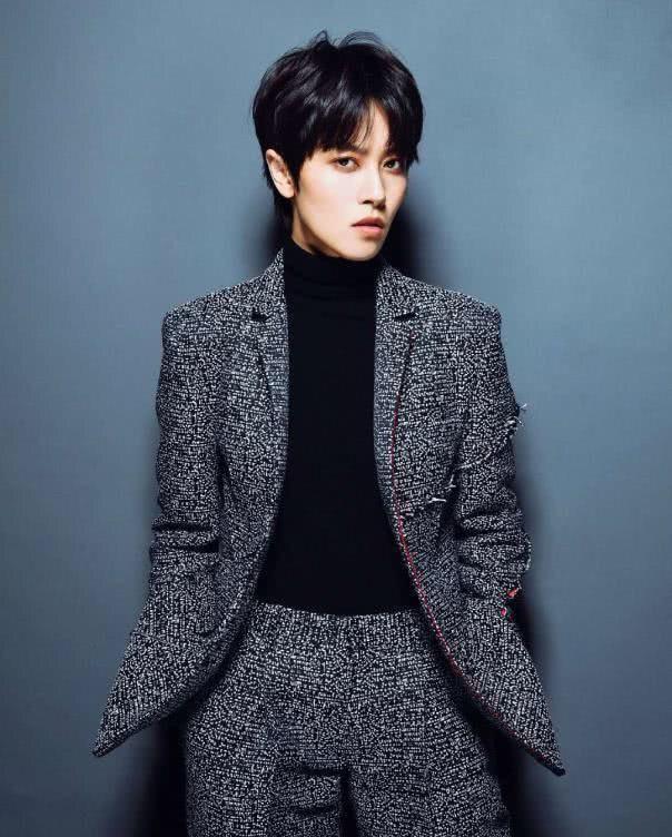 《花不弃》中九位男演员西装照