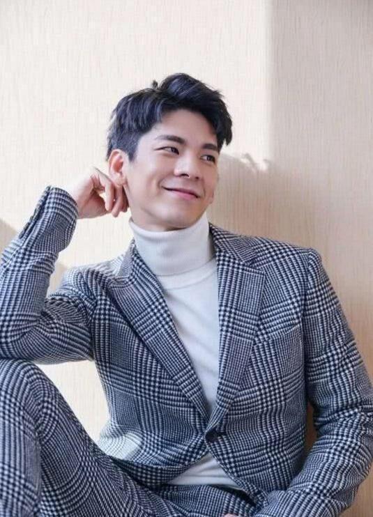 《花不弃》中九位男演员西装照