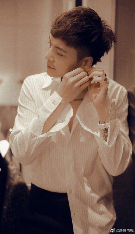 陈伟霆老年妆了解一下?不论什么年纪都是这条gai最帅气的仔