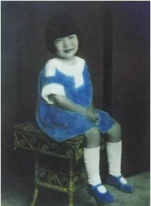 ​张爱玲罕见照片曝光：图一大部分人都未见过，最后一张照片很沧桑