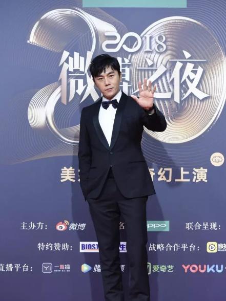 新浪微博之夜众明星齐聚一堂 林志玲性感礼服惊艳全场