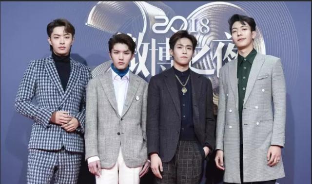 新浪微博之夜众明星齐聚一堂 林志玲性感礼服惊艳全场