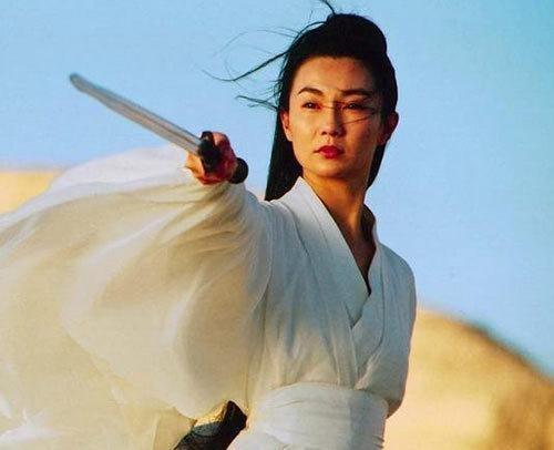 54岁张曼玉近照曝光,瘦成纸片人,网友:真是差点认不出来