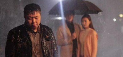 ​他年少轻狂，跪拜韩星，欺负柳岩，如今主演电影票房不到５千！