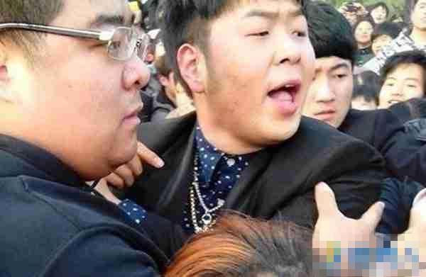 他年少轻狂,跪拜韩星,欺负柳岩,如今主演电影票房不到5千!