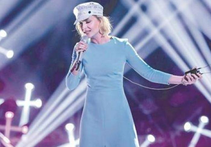 《歌手》淘汰第二位选手,导演暗示补位选手,节目看不下去了