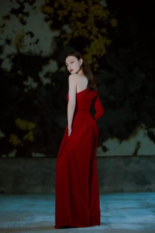 倪妮陈坤亲密出游,穿“闺蜜装”胜似爱侣,粉丝喊话在一起!