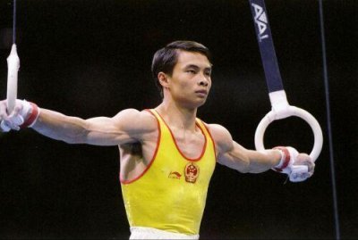 ​47岁体操名宿李小双，身价上亿娶歌手娇妻，如今仍膝下无子