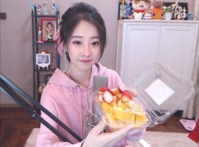 ​冯提莫自曝曾是大学老师, 遭网友打脸不仅换了头连身份都换了！