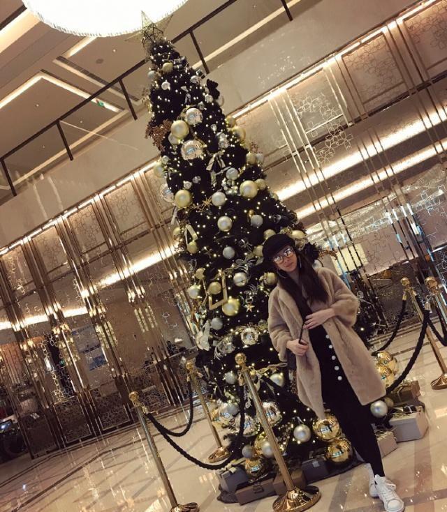 方媛首晒郭富城合照,两人好有夫妻相,郭富城涂指甲油实力抢镜!