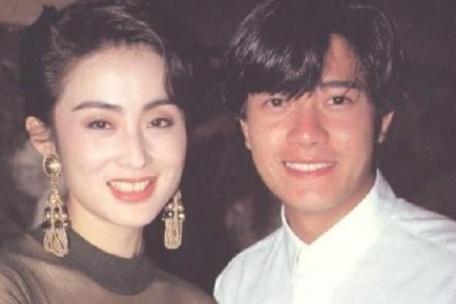 方媛首晒郭富城合照,两人好有夫妻相,郭富城涂指甲油实力抢镜!