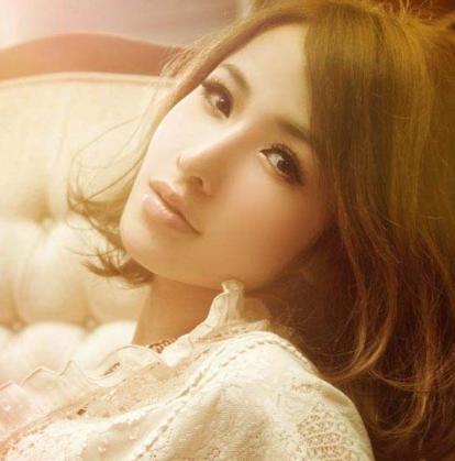 萧亚轩亲自回应感染HIV事情,网友:谁让你私生活混乱