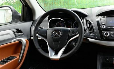 ​不握方向盘跑偏正常吗