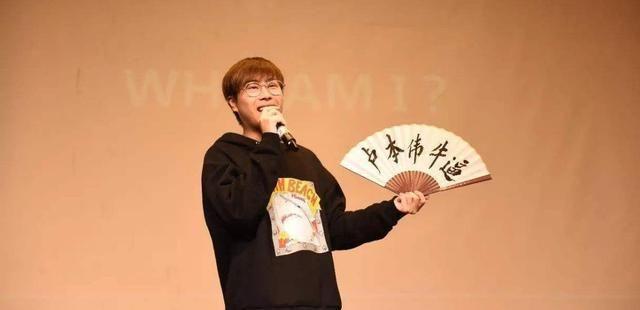 LPL选手人均斗地主鬼才,卢本伟再也不是职业选手斗地主的天花板