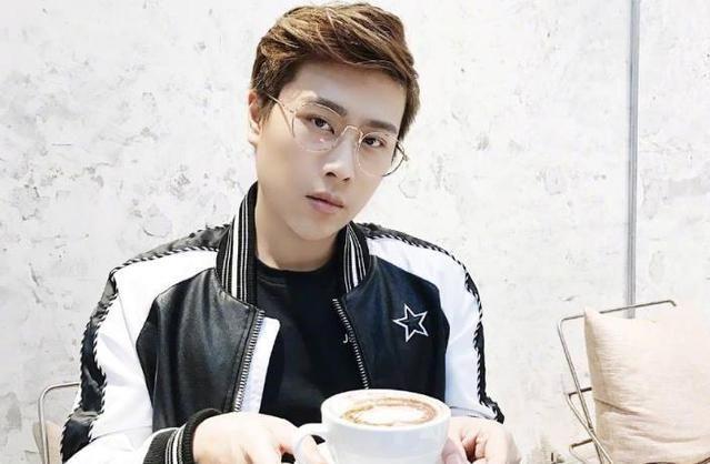 LPL选手人均斗地主鬼才,卢本伟再也不是职业选手斗地主的天花板