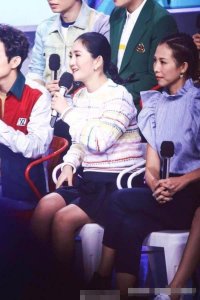 ​谢娜复出主持曝光，用力过猛有点尬，为女儿做的决定感动全场！