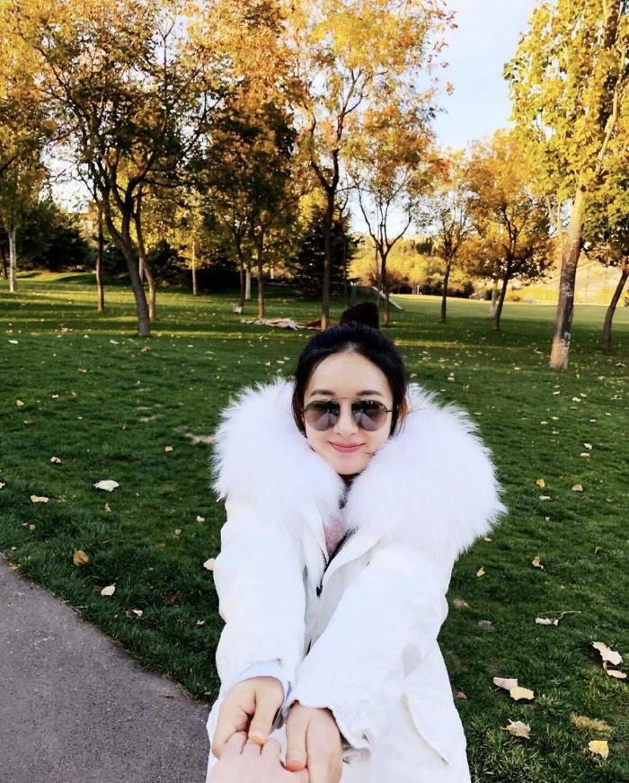 赵丽颖甜蜜告白冯绍峰,微博晒幸福,照片中藏小甜蜜!