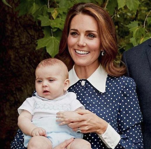 路易小王子近照曝光，长相呆萌可爱到爆，小表情实力抢镜