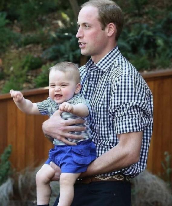 路易小王子近照曝光，长相呆萌可爱到爆，小表情实力抢镜