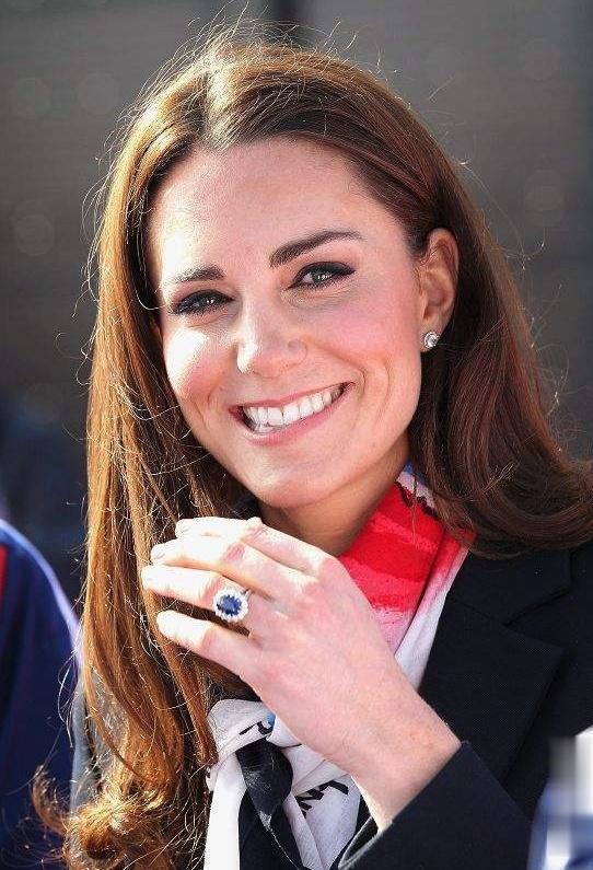 路易小王子近照曝光，长相呆萌可爱到爆，小表情实力抢镜