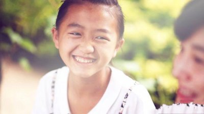 ​《变形计》最美农村女孩梁小友，开微博晒近照神似小美好女主沈月