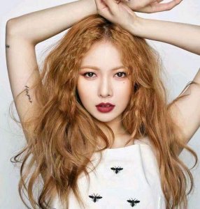 ​金泫雅金晓钟公开恋情，中国网友直呼好甜！韩国粉丝却不买账！