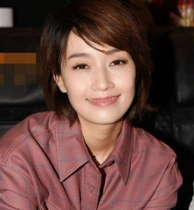 ​马伊琍干练短发写真，身穿西服气质独特，尽显高级感