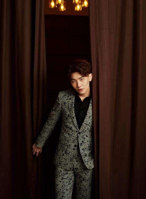 还记得《灵魂摆渡》中的长生吗?新剧来袭,变身禁欲系男神