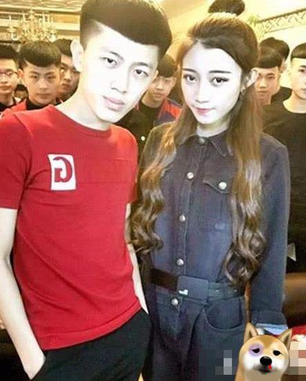 小伊伊与牌牌琦母亲同框,婆婆眼神满是“嫌弃”?婆媳关系堪忧