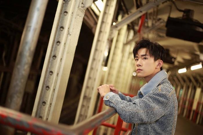 易烊千玺将参加中戏军训,化身“军装”型男,迷彩造型帅出新高度