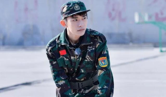 易烊千玺将参加中戏军训,化身“军装”型男,迷彩造型帅出新高度